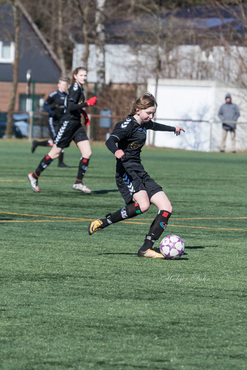 Bild 228 - B-Juniorinnen Halbfinale SVHU - Holstein Kiel : Ergebnis: 3:0